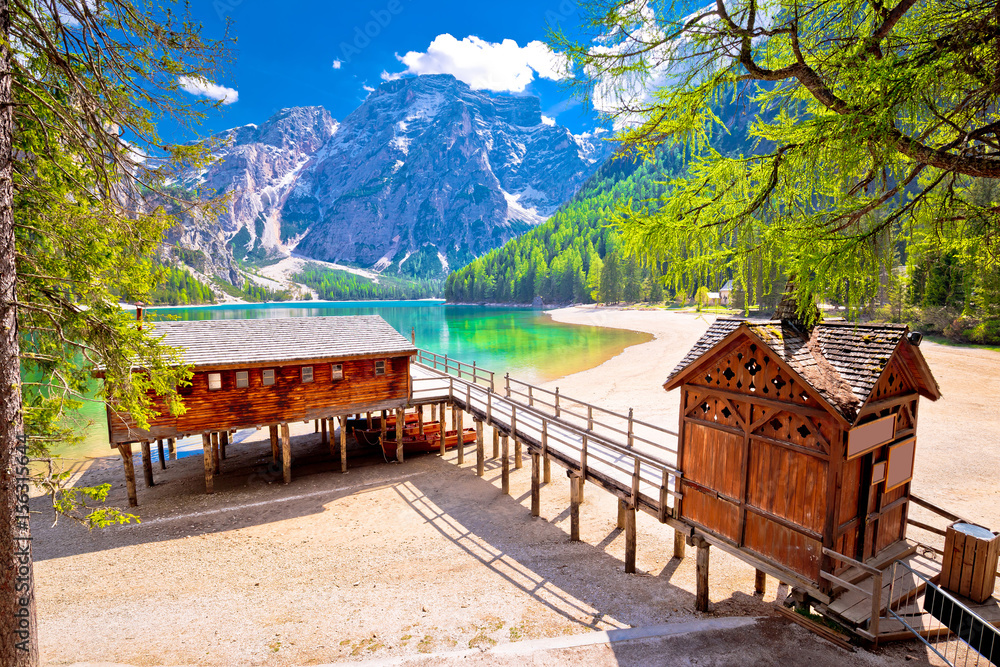 Lago di Braies turquoise water and Dolomites Alps view