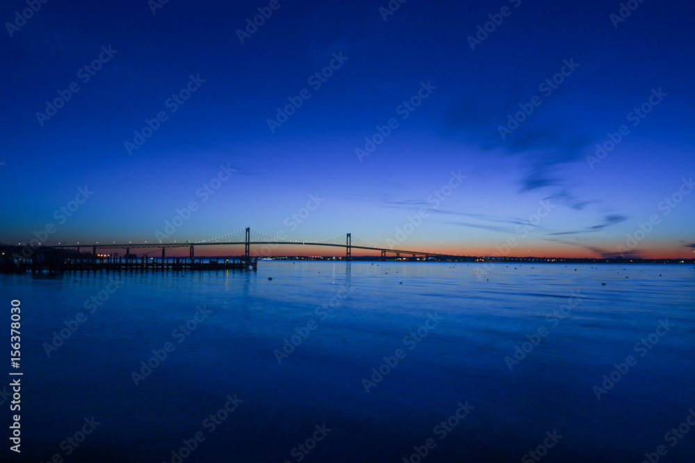 Obraz premium Newport Bridge Sunrise