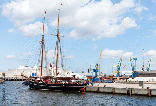 Traditionssegler im Hafen von Wismar in Mecklenburg-Vorpommern