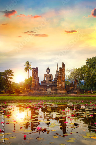 Wat Mahathat Temple at Sukhothai Historical Park, a UNESCO world heritage site., Thailand © coward_lion