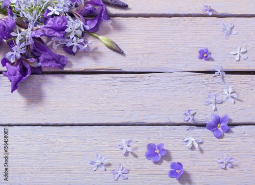 Fototapeta Naklejka Na Ścianę i Meble -  spring flowers on wooden background