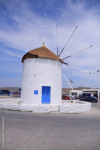 un moulin à vent à Parikia