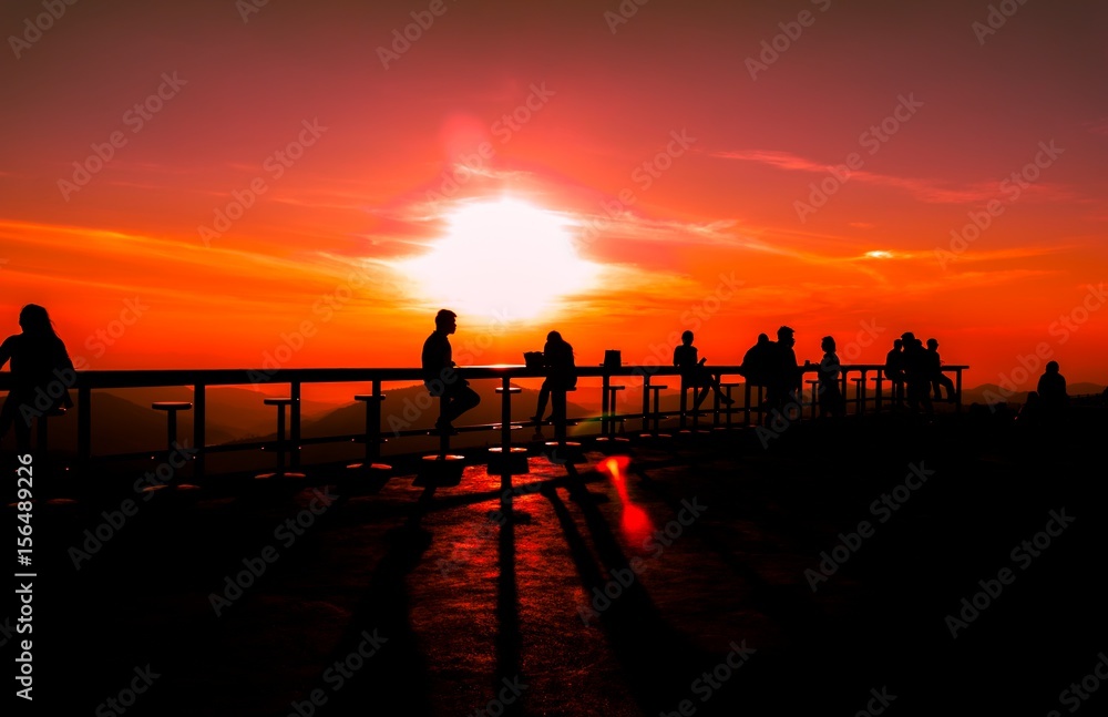 Many tourists watch the morning sunrise on the mountain. Many tourists watch the morning sunrise on the mountain.
