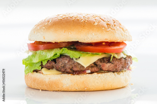 Classic burger, cheeseburger