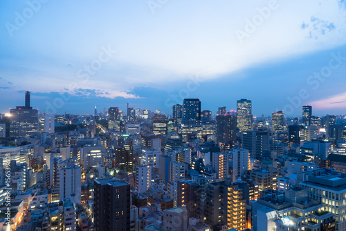 駿河台から見る東京都、水道橋・九段下方面の街並みの夜景のイメージ