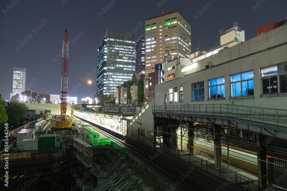 Fototapeta premium 工事中の御茶ノ水駅の夜景, 日本