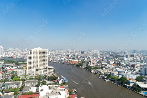 ホテルから見るチャオプラヤー川沿いのバンコクのイメージ
