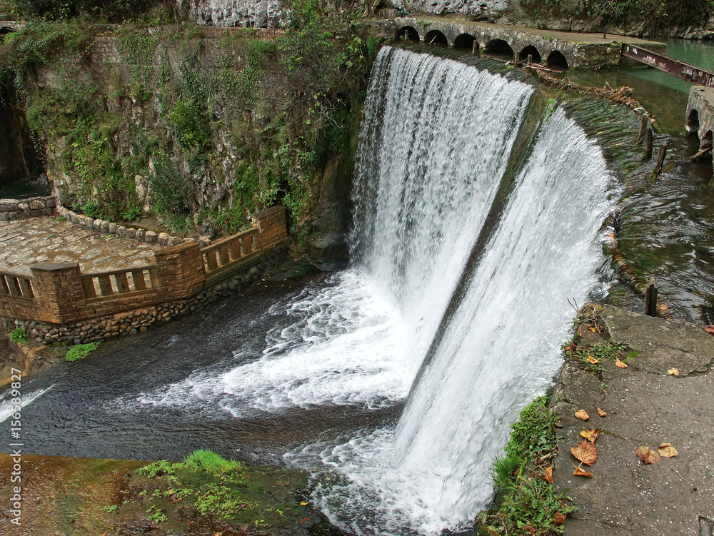 Artificial waterfall