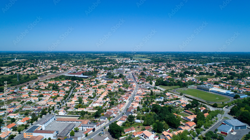 Photographie aérienne de la ville de Sainte Pazanne, en Loire Atlantique, France