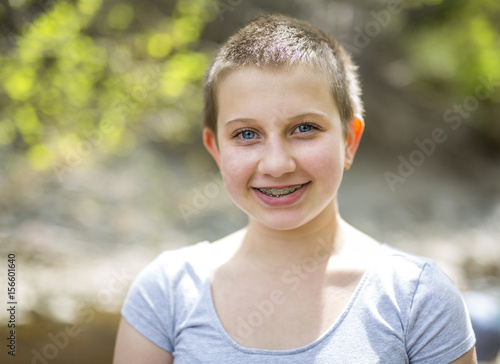 Εκτύπωση καμβά teen with shaved head outside in forest