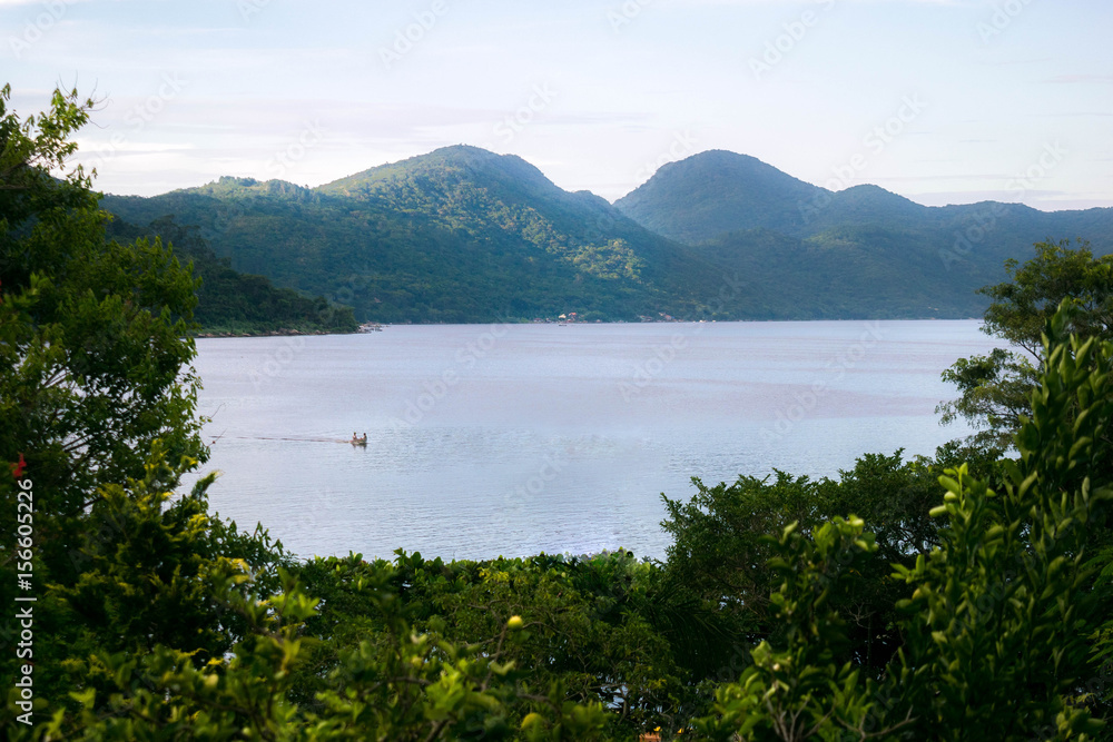 Naklejka premium Lake surrounded by mountains