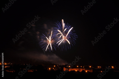 Gros zoom Feu d artifice fireworks color   pyrotechnie art nuit