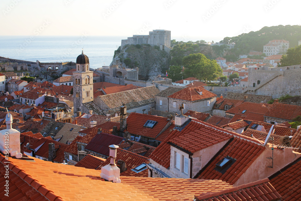 Atardecer en el casco antiguo de Dubrovnik, Croacia (Europa).