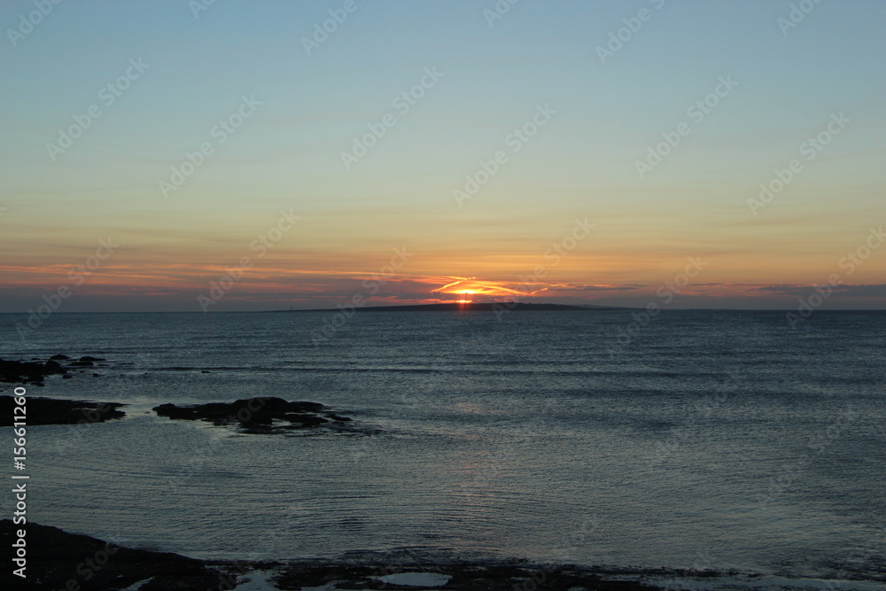 Naklejka premium Le soleil se couche