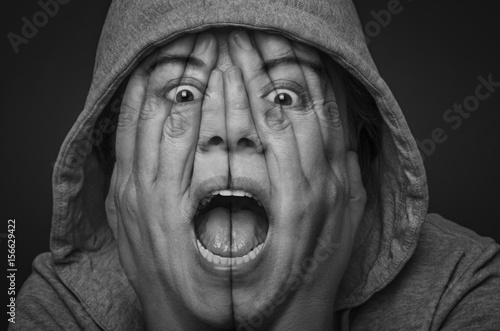 Εκτύπωση καμβά Desperate woman screaming