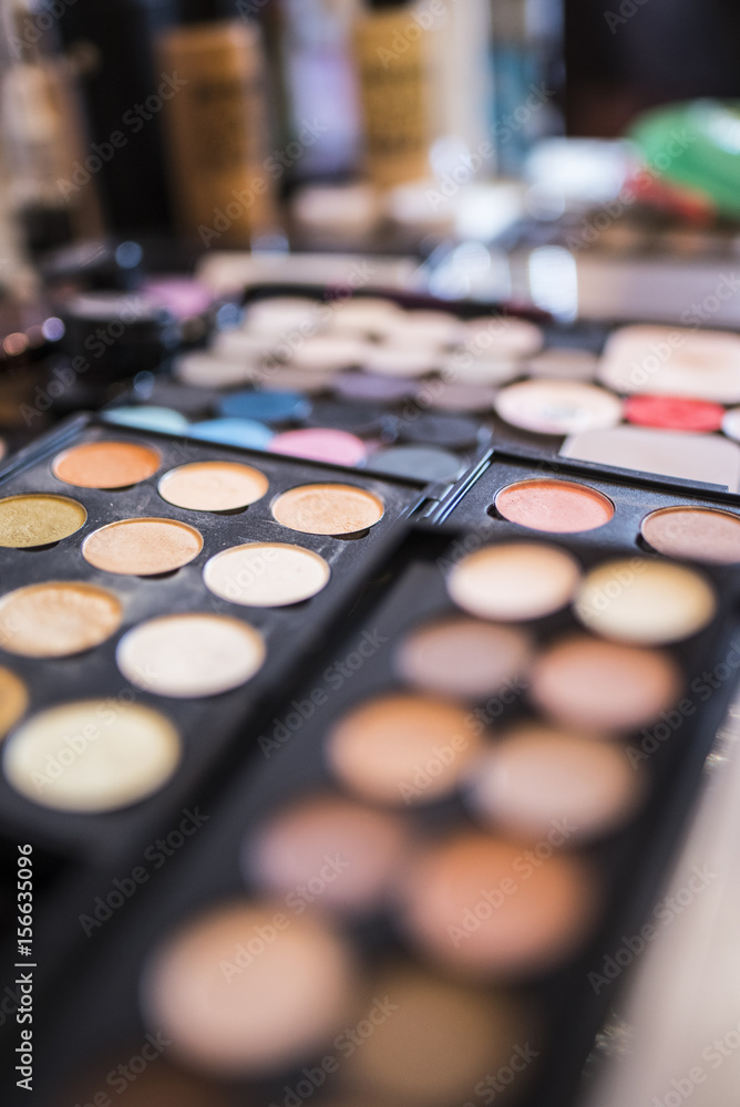 Palette powder, concealer and shade for professional make-up Palette powder, concealer and shade for professional make-up