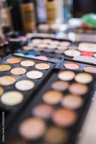Palette powder, concealer and shade for professional make-up