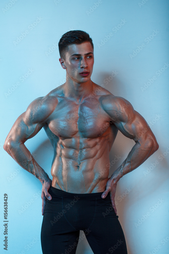 Obraz premium Portrait of handsome body builder
