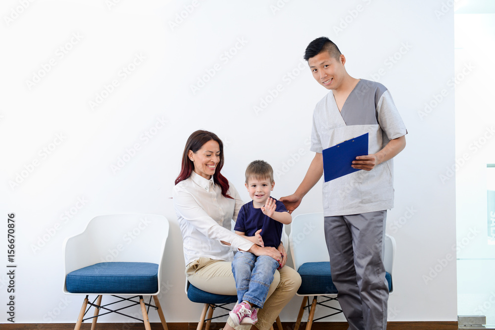 First visit - boy mom and doctor - Dentist First visit - boy mom and doctor - Dentist