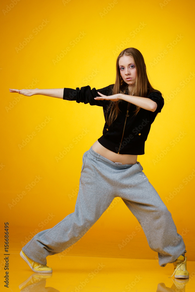 Obraz premium teenager girl dancing hip-hop and looking in camera