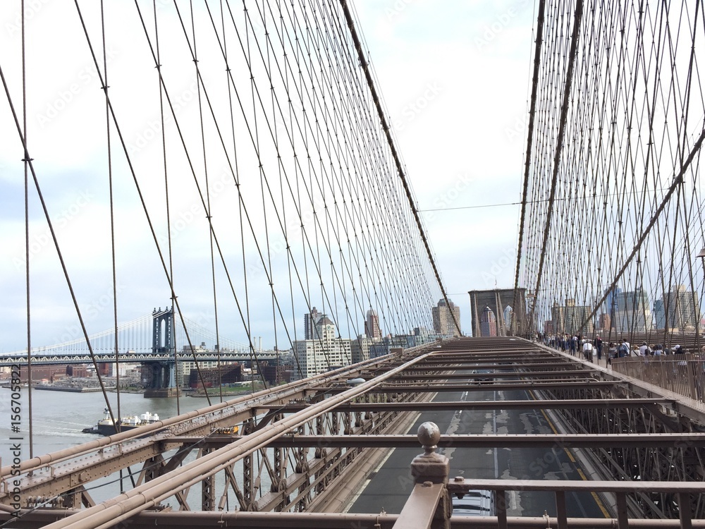 Obraz premium Structure of Brooklyn bridge with cable and Manhattan bridge