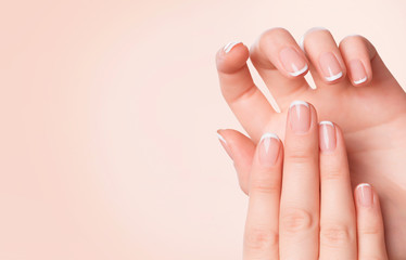 Stickers Manicure Verzorgde handen tijdens spa behandeling  © Subbotina Anna