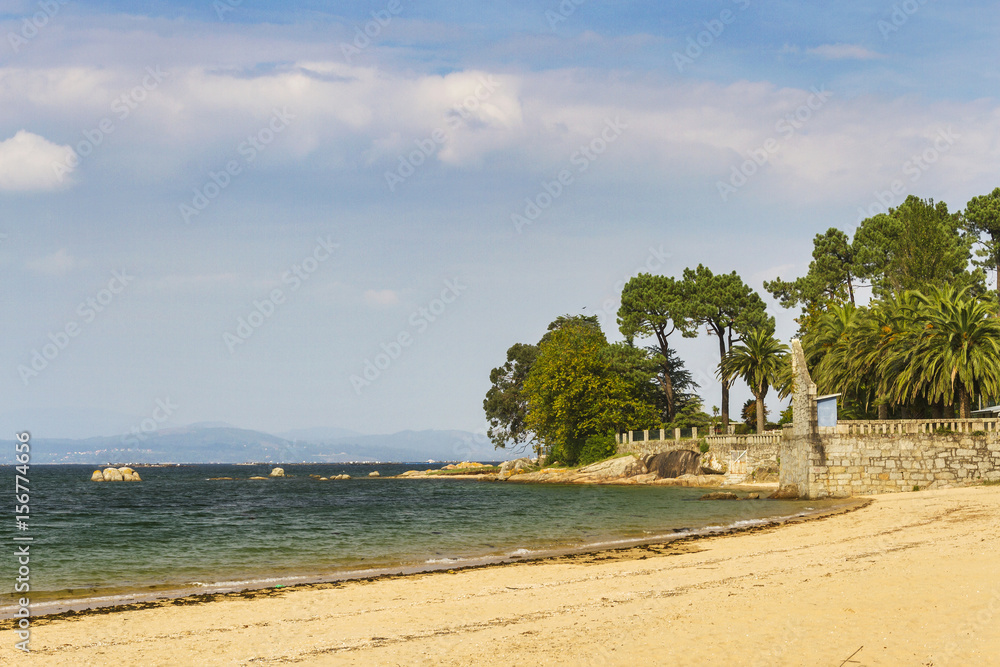 Fototapeta premium Wall on Sinas beach in Vilanova de Arousa