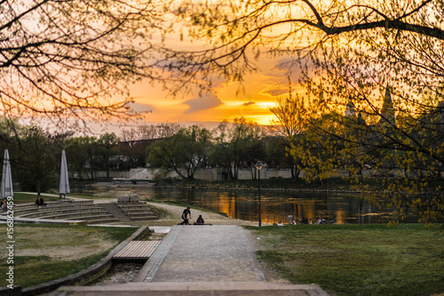 Sonnenuntergang an der Donau photo