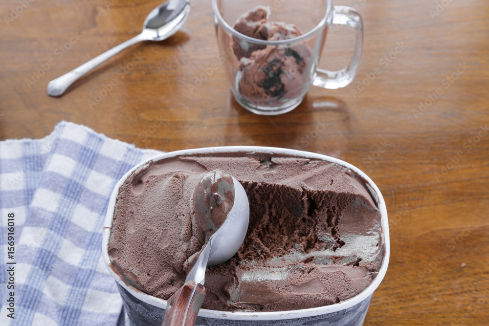 Fototapeta premium Serving Chocolate Ice Cream