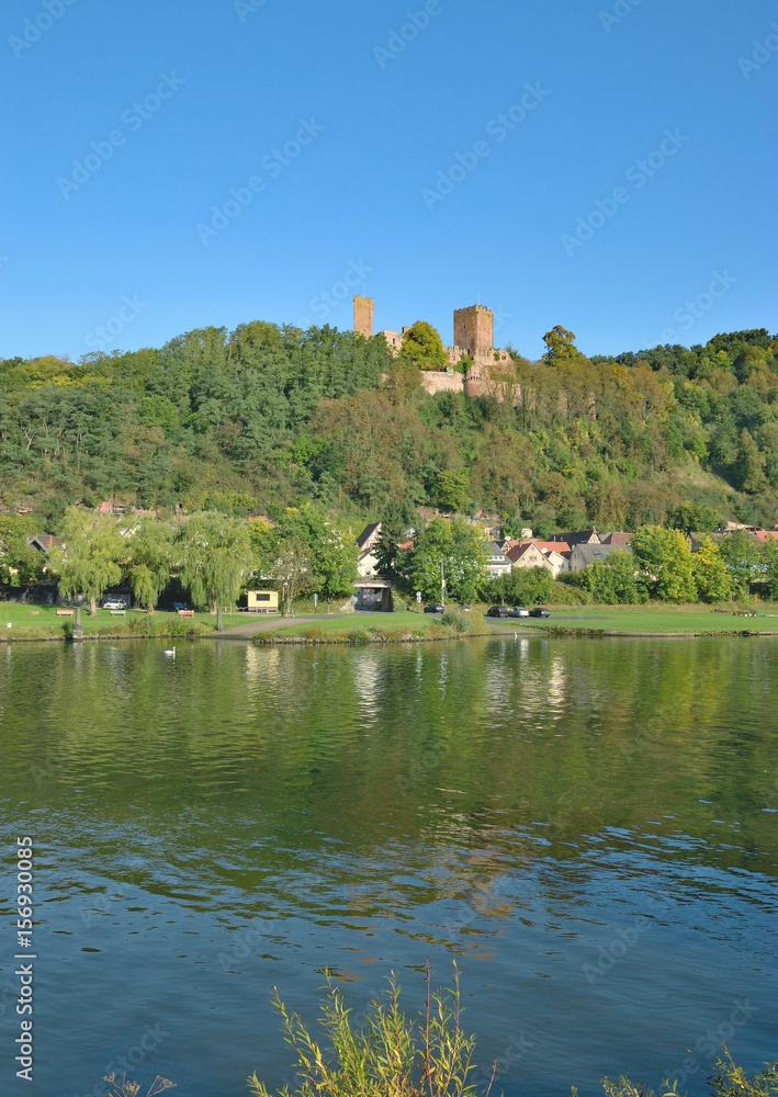 Blick über den Main auf die Henneburg bei Stadtprozelten,Spessart,Unterfranken,Deutschland Blick über den Main auf die Henneburg bei Stadtprozelten,Spessart,Unterfranken,Deutschland