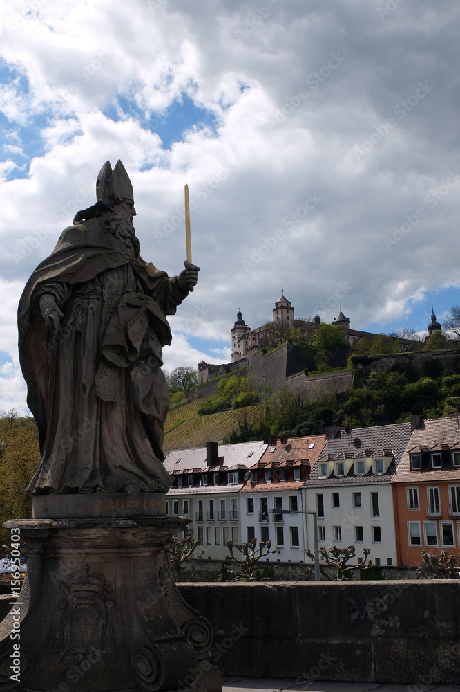 Der Heilige Burkard, erster Bischof von Würzburg StockFoto Adobe Stock