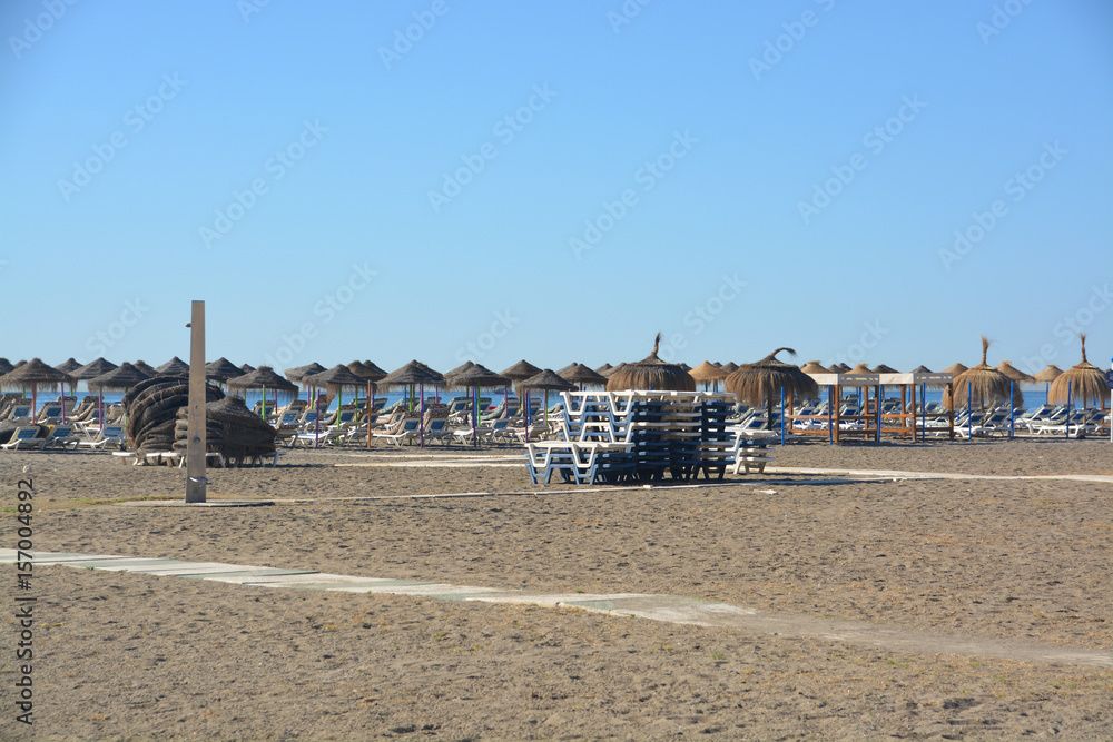 Obraz premium tumbonas en la playa