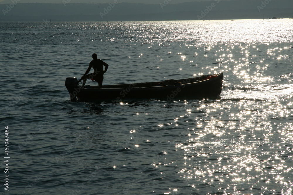 Fototapeta premium Boot auf Wasser mit Person