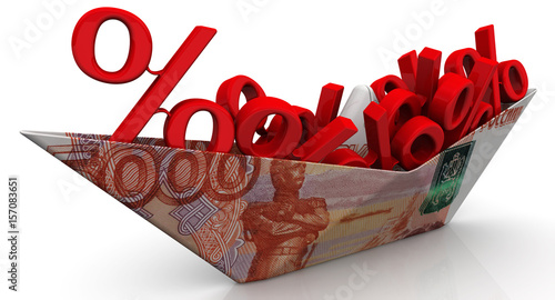 Бумажный кораблик из российской банкноты с символами процента
