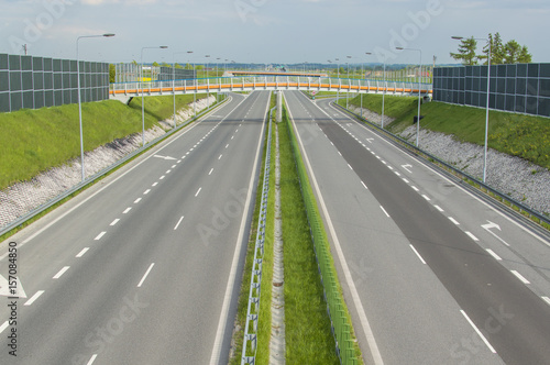 Przejście dla pieszych nad drogą ekspresową