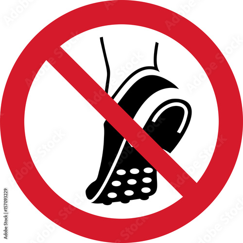 ISO 7010 P035 Do not wear metal-studded footwear