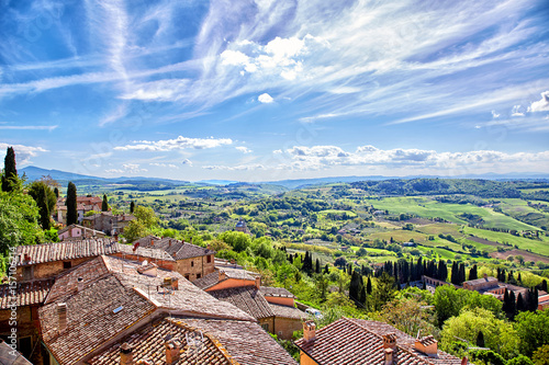 Фотография View over the Tuscan countryside and the town of Montepulciano, Italy