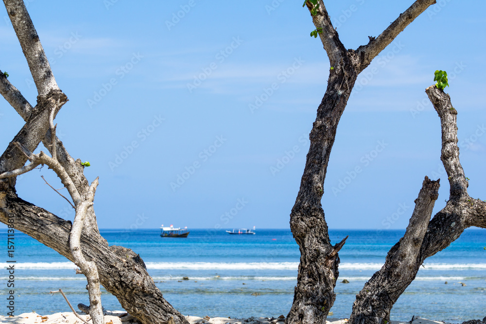 Gili islands are small tropical islands between Lombok and Bali islands.There are three islands: Trawangan, Memo and Air. Gili islands are small tropical islands between Lombok and Bali islands.There are three islands: Trawangan, Memo and Air.