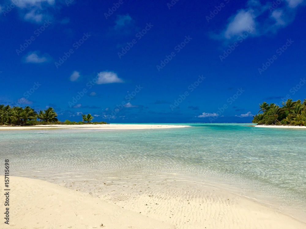 Beautiful turquoise lagoon and white sanded beaches of Marlon Brando's atoll Tetiaroa, Tahiti, French Polynesia