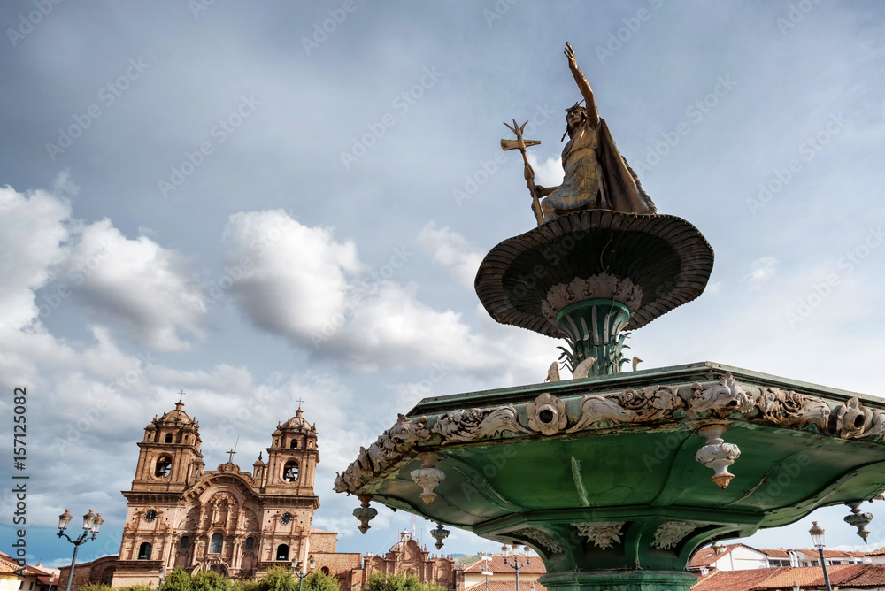 Obraz premium The statue of Pachacuti in Plaza del Armas in Cusco, Peru