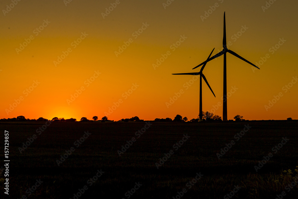 Obraz premium windmills and a beautiful sunset