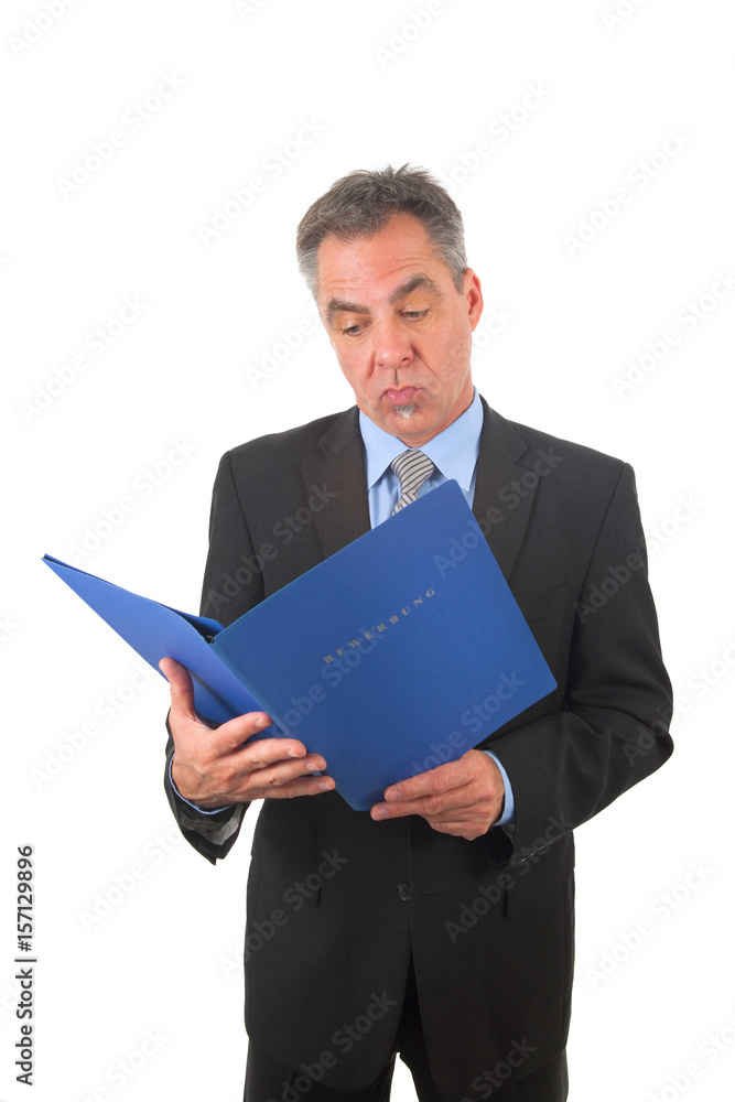 Mann mit Bewerbungsmappe