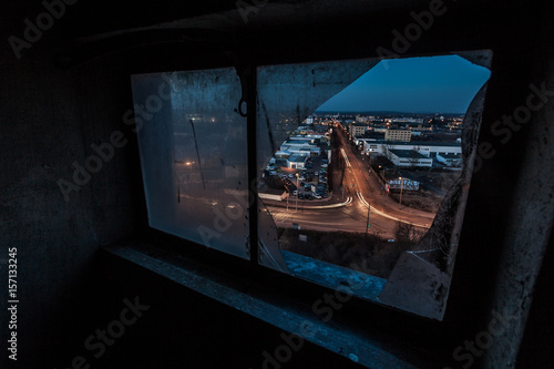 Blick aus Fenster von Ruine auf Stadt