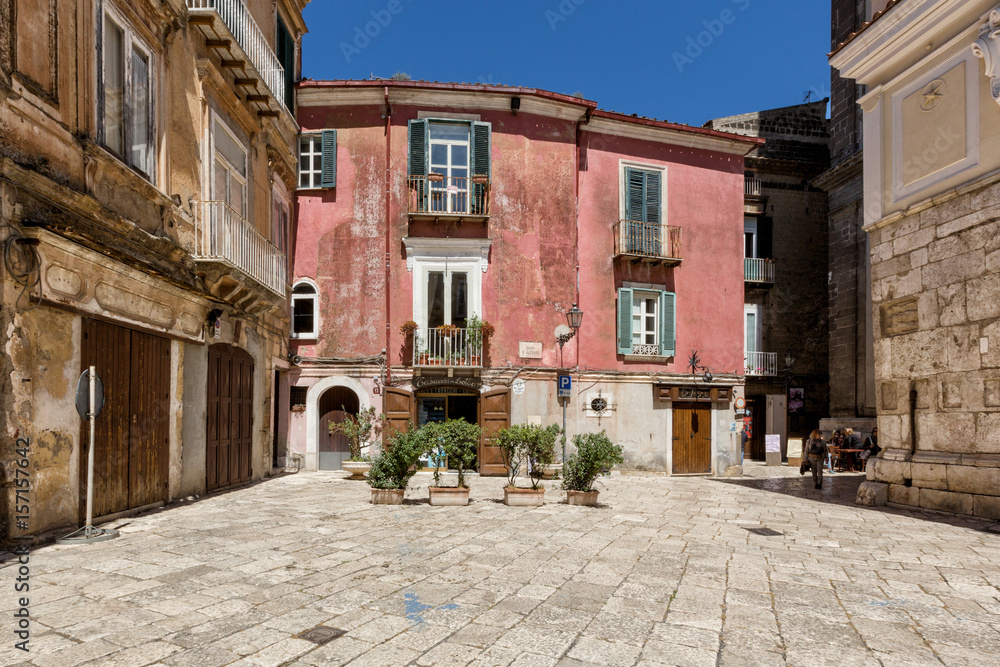 Fototapeta premium Sant'Agata dei Goti (Benevento, Włochy) - widok na stare miasto, plac św. Alfonsa