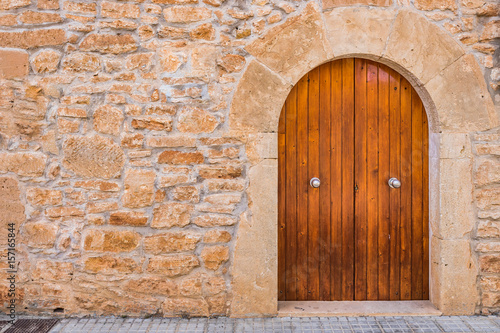 Wallpaper Mural Haus Mediterran Detail Ansicht Holz Tür und Stein Mauer Torontodigital.ca