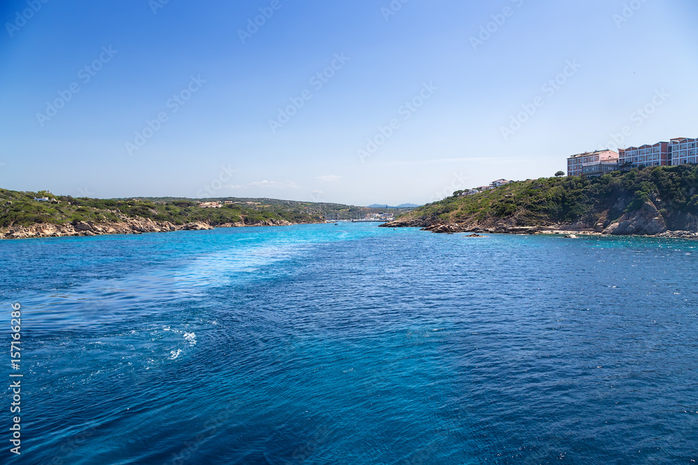 Naklejka premium Santa Teresa Gallura, Sardinia, Italy. Picturesque bay with rocky shores