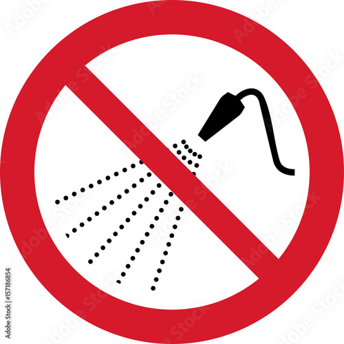 ISO 7010 P016 Do not spray with water