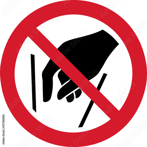 ISO 7010 P015 No reaching in