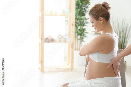 Young beautiful pregnant wo...
