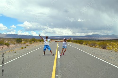Bailando alegres en la recta del Tin Tin